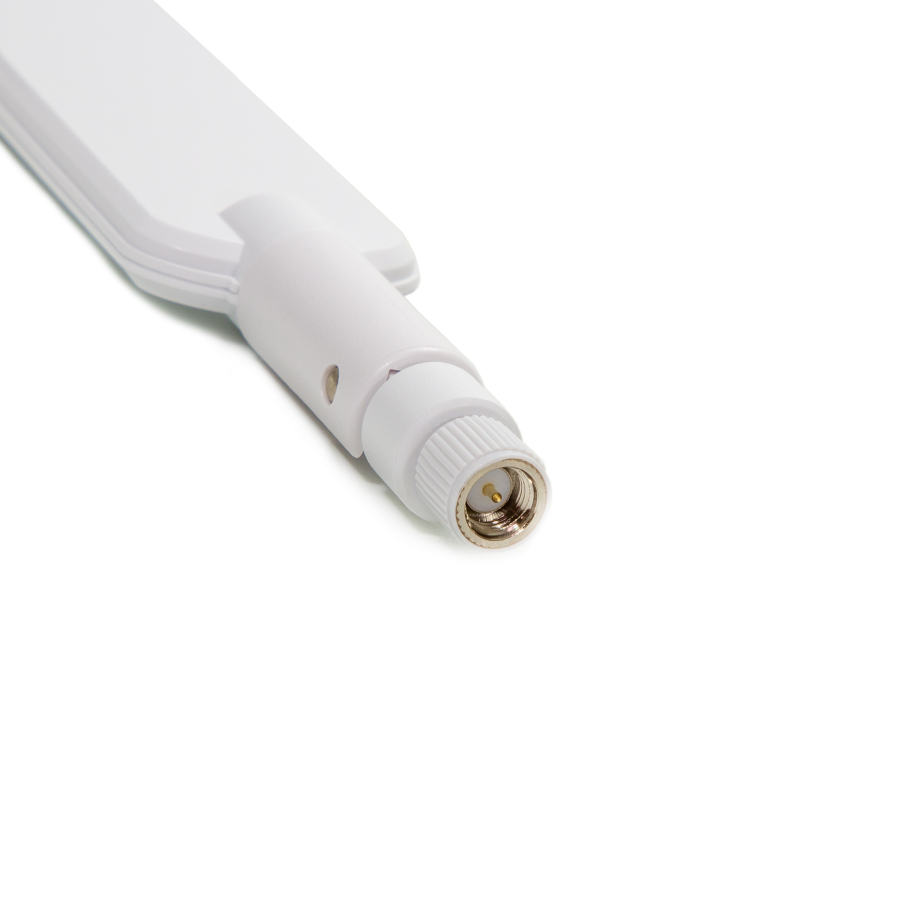 MikroTik LTE 5G et LoRa IoT antenne